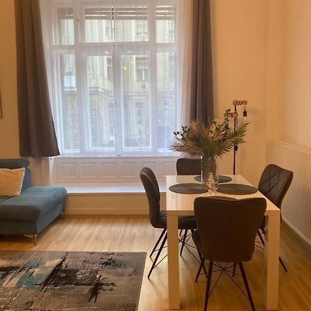 Blue Danube Apartment Downtown With Free Parking Budapest Luaran gambar